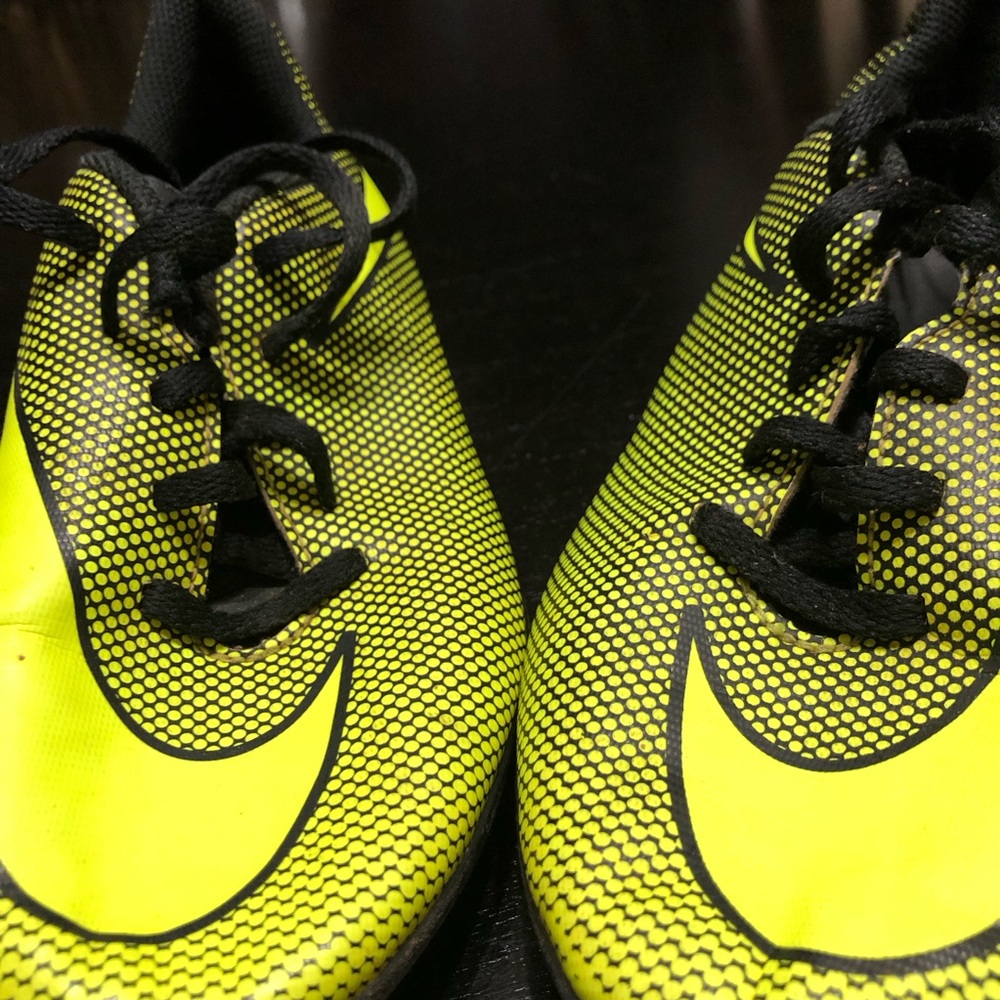 Nike Kids Neon Green and Black Sports Soccer Cleats - Picture 9 of 13